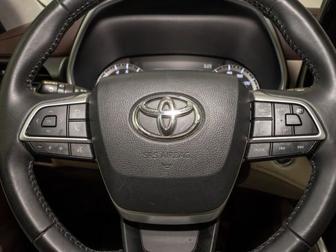 Used 2022 Toyota Highlander XLE image 21