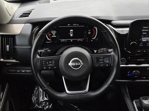Used 2023 Nissan Pathfinder Platinum FWD image 12
