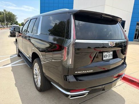 Used 2024 Cadillac Escalade ESV Premium Luxury RWD image 7
