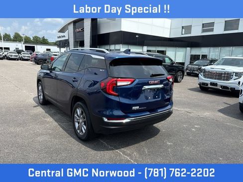 Certified 2022 GMC Terrain SLT AWD/4WD image 3