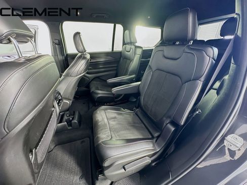 Used 2023 Jeep Grand Cherokee L Laredo image 32