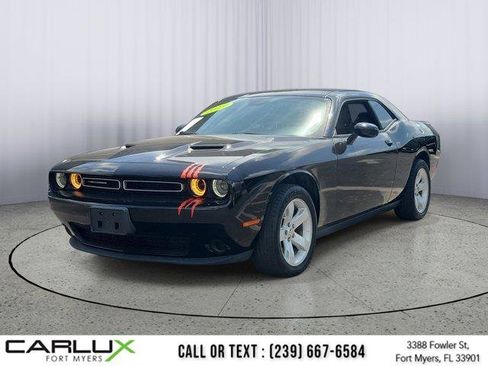 Used 2019 Dodge Challenger SXT AWD/4WD image 3