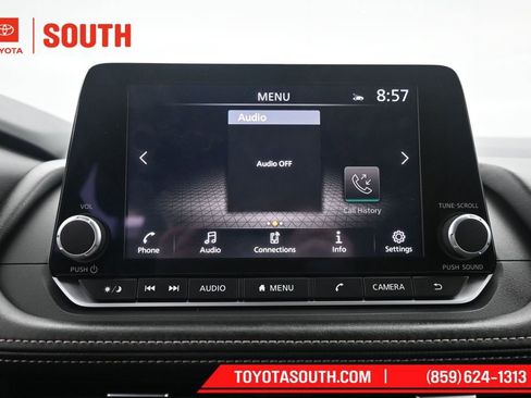 Used 2025 Nissan Rogue SV FWD image 13