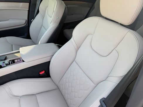New 2027 Volvo XC90 B6 Plus AWD/4WD image 16