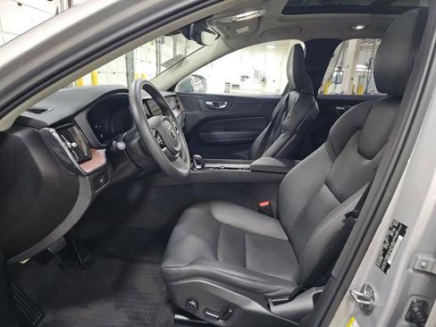 Used 2023 Volvo XC60 B5 Plus w/ Climate Package image 3