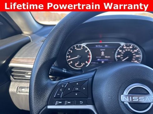 Used 2024 Nissan Altima 2.5 SV image 10