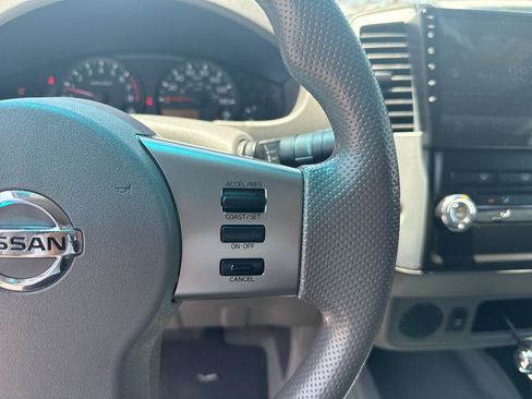 Used 2010 Nissan Frontier SE RWD image 14