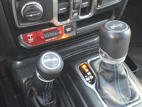 Used 2021 Jeep Wrangler Unlimited Rubicon 4xe w/ Steel Bumper Group image 18