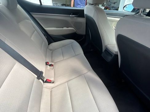 Used 2017 Hyundai Elantra SE FWD image 22