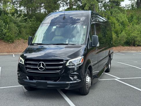 Used 2022 Mercedes-Benz Sprinter 3500 image 3