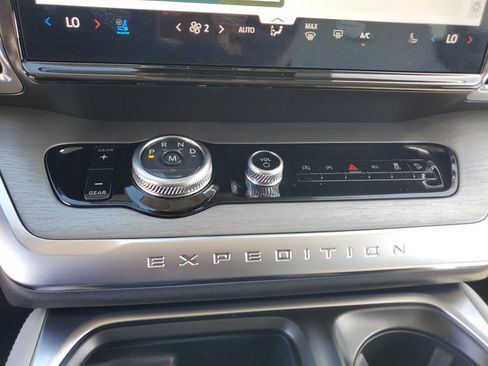 New 2026 Ford Expedition Max Platinum w/ Driver's Package image 17