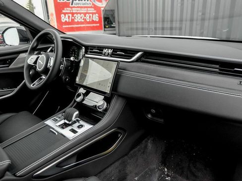 New 2026 Jaguar F-PACE R-Dynamic S image 21