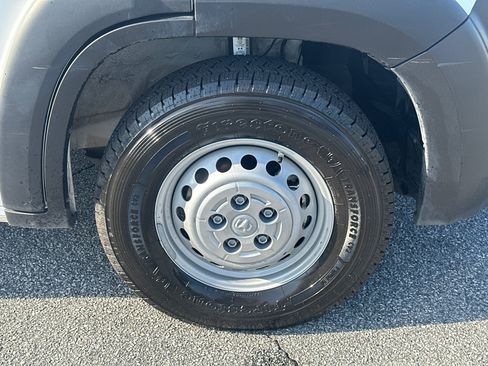 Used 2025 RAM ProMaster 2500 w/ Convenience Group FWD image 12