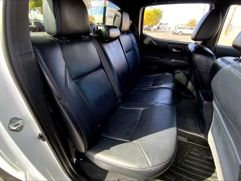 Used 2019 Toyota Tacoma TRD Off-Road w/ TRD Premium Off Road Package image 16