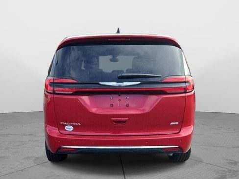 New 2026 Chrysler Pacifica Select image 4