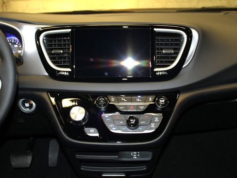 New 2026 Chrysler Voyager LX image 13