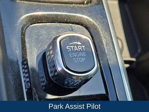 Used 2018 Volvo XC60 T6 R-Design w/ Convenience Package AWD/4WD image 16