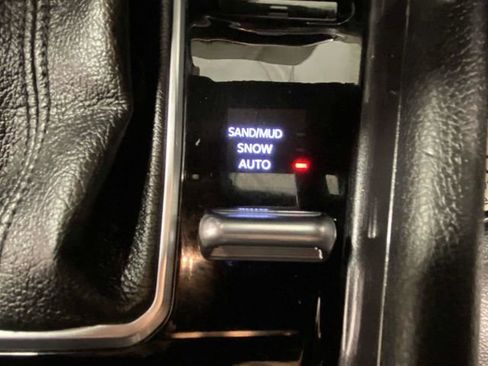 Used 2024 Jeep Compass Latitude image 18