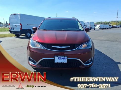 Used 2018 Chrysler Pacifica Touring-L image 8