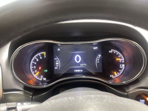 Used 2018 Jeep Grand Cherokee Limited image 32