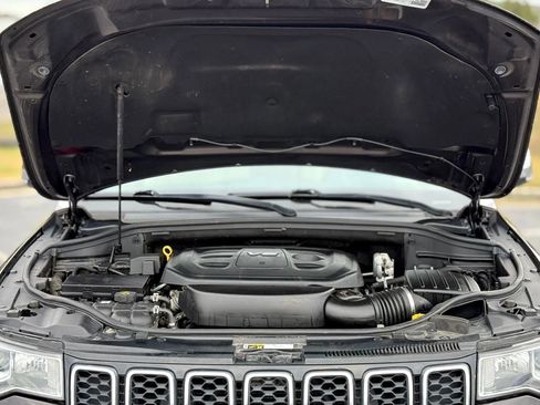 Used 2017 Jeep Grand Cherokee Limited image 31