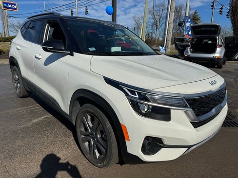 Used 2023 Kia Seltos S w/ Navigation Package image 2