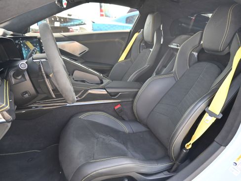 Used 2024 Chevrolet Corvette Stingray Premium Cpe RWD image 18