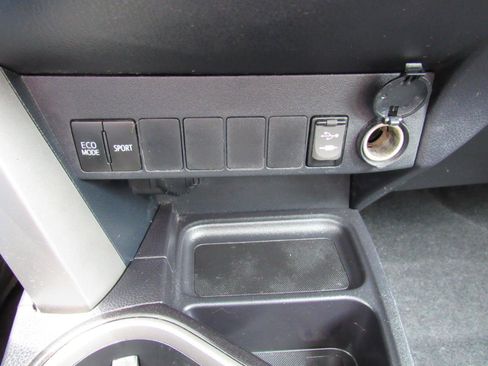 Used 2016 Toyota RAV4 XLE AWD/4WD image 24