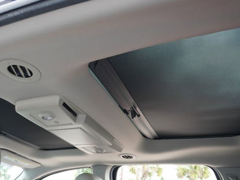 Used 2014 Chevrolet Traverse LTZ FWD image 34