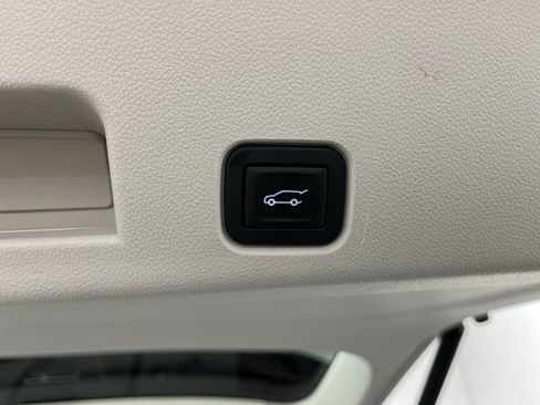 Certified 2025 GMC Acadia Denali w/ Super Cruise Package AWD/4WD image 36