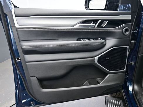 New 2026 Jeep Grand Wagoneer L Limited AWD/4WD image 9