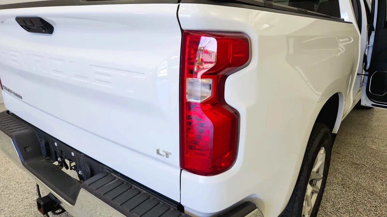 Used 2024 Chevrolet Silverado 1500 LT AWD/4WD image 34