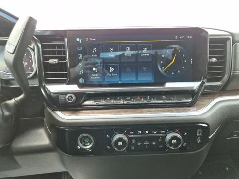 Used 2022 Chevrolet Silverado 1500 LT w/ Z71 Off-Road Package AWD/4WD image 24