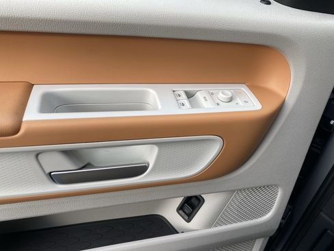 Used 2025 Volkswagen ID. Buzz 1st Edition image 12