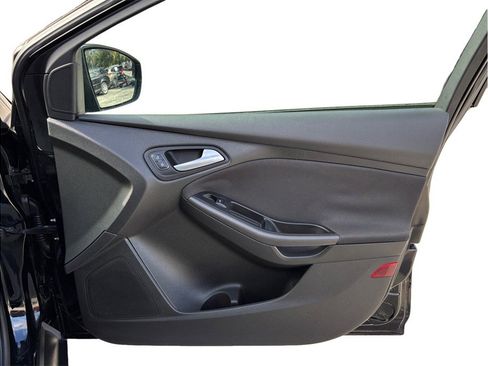 Used 2016 Ford Focus SE w/ Equipment Group 201A image 34