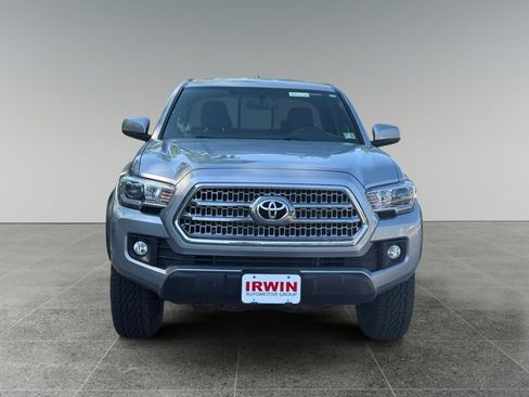 Used 2016 Toyota Tacoma TRD Off-Road w/ Towing Package AWD/4WD image 8