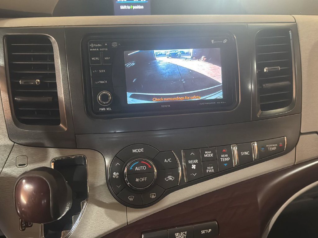 Used 2014 Toyota Sienna XLE w/ Entertainment Package FWD image 7