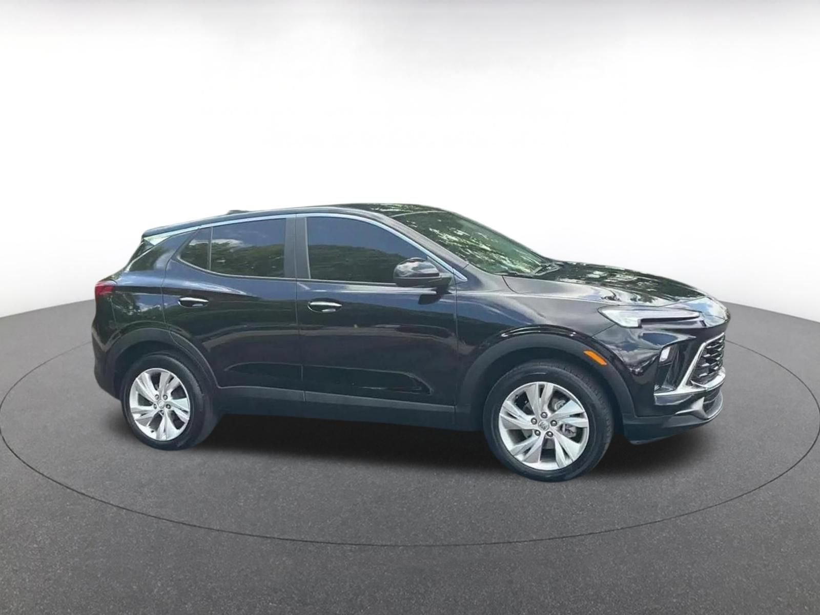 Used 2025 Buick Encore GX Preferred AWD/4WD image 2
