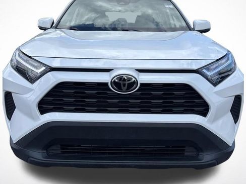 Used 2022 Toyota RAV4 XLE AWD/4WD image 3