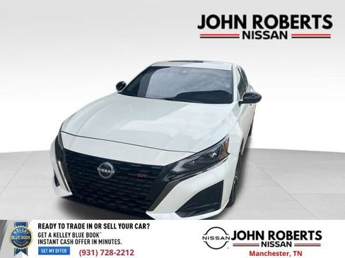 Used 2024 Nissan Altima 2.5 SR w/ SR Premium Package FWD image 4