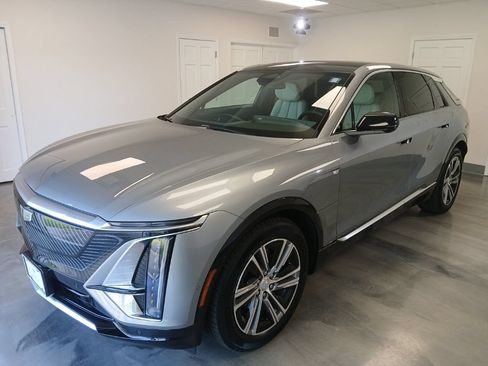 Used 2024 Cadillac Lyriq Luxury AWD/4WD image 4