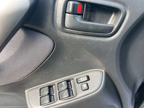 Used 2005 Toyota RAV4 4WD image 24