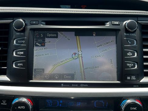 Used 2017 Toyota Highlander XLE image 17