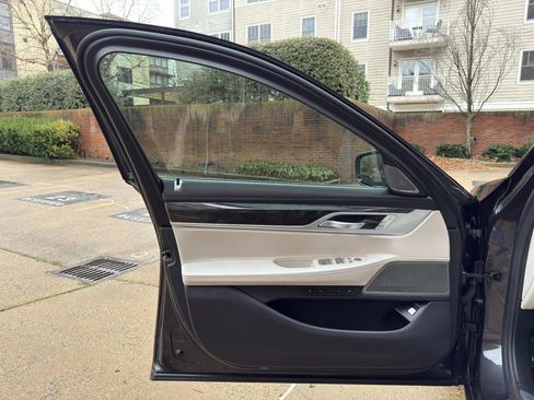 Used 2020 BMW 750i xDrive w/ Executive Package image 12