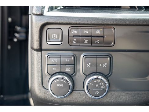 Used 2025 Chevrolet Suburban RST w/ Comfort Package image 30