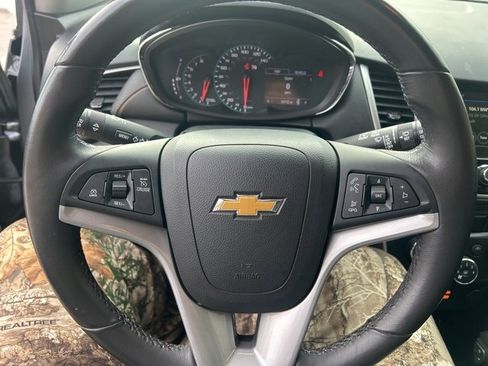 Used 2019 Chevrolet Trax LT w/ LT Convenience Package image 24