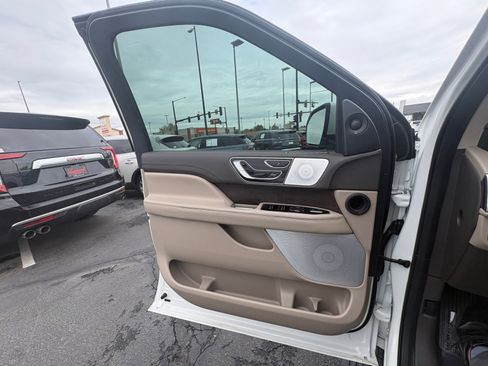 Certified 2023 Lincoln Navigator Reserve AWD/4WD image 19