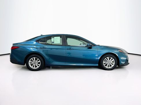 Used 2025 Toyota Camry LE FWD image 10
