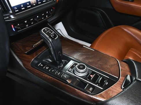 Used 2021 Maserati Levante AWD/4WD image 36