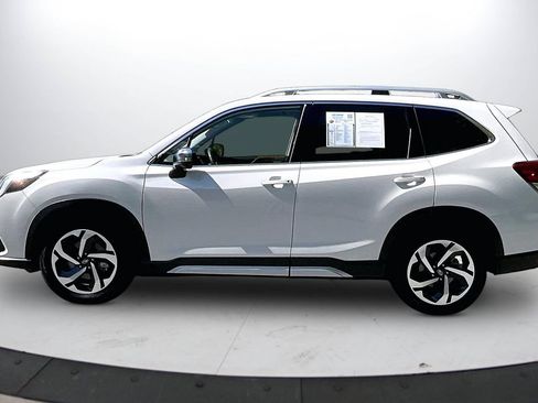 Used 2022 Subaru Forester Touring AWD/4WD image 5